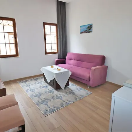 Appartement Feine Mitten Im Zentrum Kuşadası